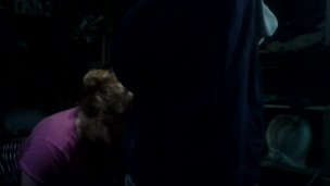 Me chupa el pene en la oscuridad mientras filmo