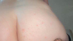 ¿ Te gusta el sexo brasileiro ? Mira a esta culona follando duro un enorme consolador - 18yolatina