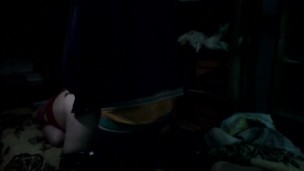 Le chupo el culo y cogemos de perrito por la noche