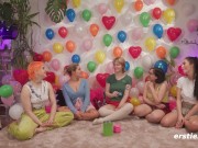 Ersties – Fünf heiße Lesben spielen eine Partie Dare Ring 13/16