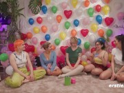 Ersties – Fünf heiße Lesben spielen eine Partie Dare Ring 15/16