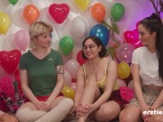 Ersties – Fünf heiße Lesben spielen eine Partie Dare Ring 4/16
