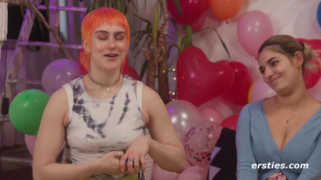 Ersties – Fünf heiße Lesben spielen eine Partie Dare Ring - Free Sex Video - RedTube