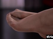 Sexy strapon beauty masturbates to a kinky squirting orgasm 4/16