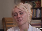 Ersties - Hallys wildes Spiel mit Farbe und Pinsel 13/16