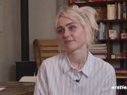 Ersties - Hallys wildes Spiel mit Farbe und Pinsel 2/16