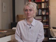 Ersties - Hallys wildes Spiel mit Farbe und Pinsel 4/16