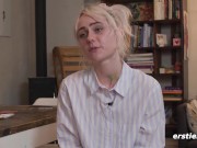 Ersties - Hallys wildes Spiel mit Farbe und Pinsel 6/16