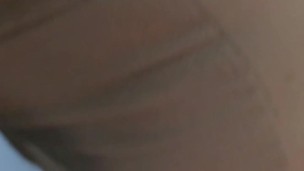 Llevo a hotel a mi yerno y recibo llamada de mi marido. Yerno me da solo por el culo