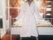 Блондинка ласкает себя и хочет секса - Screenshot 14 of 16 - хочет