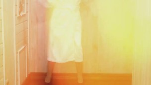 Блондинка ласкает себя и хочет секса