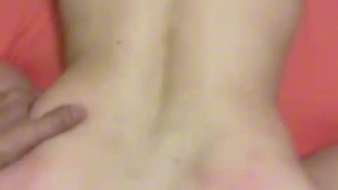 El amigo de mi novio me coje duro y me pone plug