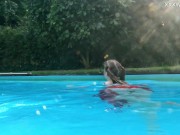 Kim Nadara spreads her legs really wide on the beach 13/16