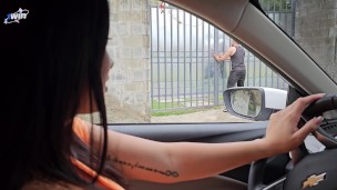 SALOMÉ GIL ES FOLLADA POR EXTRAÑO A CAMBIO DE AYUDARLE A REPARAR SU AUTO