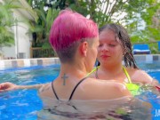 ¡METEME LOS DEDOS! La folle muy rico en la ducha 9/16