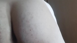 Ich spiele mit Dildos und Plugs wärend ich ein Cage trage ohne cum