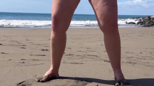 LittleFeet Likes To Play With Her Hole On A Nude Beach😳😈