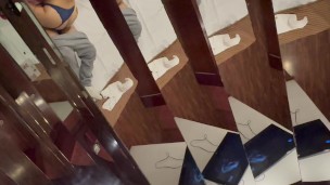 Le pago por sexo a una putita de grandes nalgas!