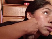 Latina le gusta chupar polla mientras juega casino y salta sobre mi polla. 11/16