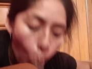 Latina le gusta chupar polla mientras juega casino y salta sobre mi polla. 13/16