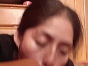 Latina le gusta chupar polla mientras juega casino y salta sobre mi polla. 14/16