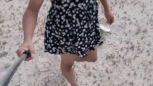 linda trans con minivestido se desnuda en publico con tacones altos plug anal y culo apretado calien