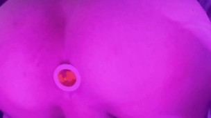 Mira cómo mi ano saca mi plug~😈