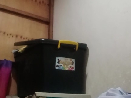 Nag jakol si kuya pag uwi galing school, Ang daming linabas na tamod.