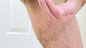 HAIRY MUSCLE BEAR CUMMING INTO HAND