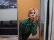 Непослушная девчонка заставит твой член твердеть 1/16