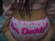 🥵 Amigo de mi hijo me encuentra en la cocina, jala a un lado mis bragas y me la mete duro 11/16