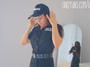 полицейская дала ссылку на свой онлифанс в комментариях 1/16