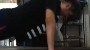HOMBRE MEXICANO SEXY DESNUDO CON VERGA DESCOMUNAL Y LECHERA