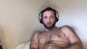I was jerking and edging to pretty feet and ass now I wanna be watched when I blow this huge nut.