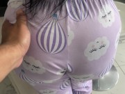 Madrastra intenta hacer desayuno y termina comiéndose la polla de su hijastro 4/16