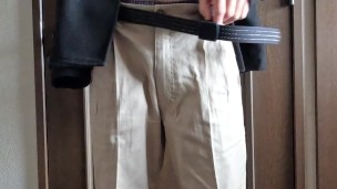 A man who has accumulated sexual desire masturbates alone during his break time.