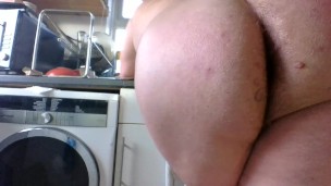 slap show by the sink in the kitchen, washing dishes