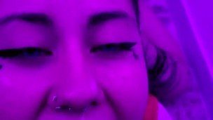 Latina recibiendo semen en su boquita rica