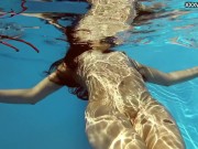 Juicy ass Yenifer Chacon naked swimming 14/16