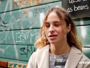 Ersties - Nina Js lesbische Gangbang-Fantasie wird wahr 2/16