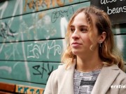 Ersties - Nina Js lesbische Gangbang-Fantasie wird wahr 7/16