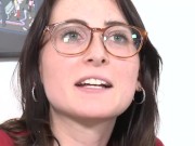 Ersties - 20-jährige Lia aus Magdeburg fingert sich ihre rasierte Muschi 10/16