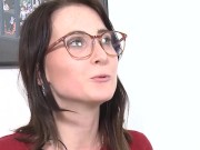 Ersties - 20-jährige Lia aus Magdeburg fingert sich ihre rasierte Muschi 12/16