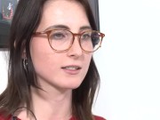 Ersties - 20-jährige Lia aus Magdeburg fingert sich ihre rasierte Muschi 8/16