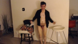 Hot Jerkoff Star Splashes Around and Shows Off!