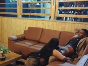 Mis mucamas no se estan portando bien y voy a llamar su atencion en la sala 2/16