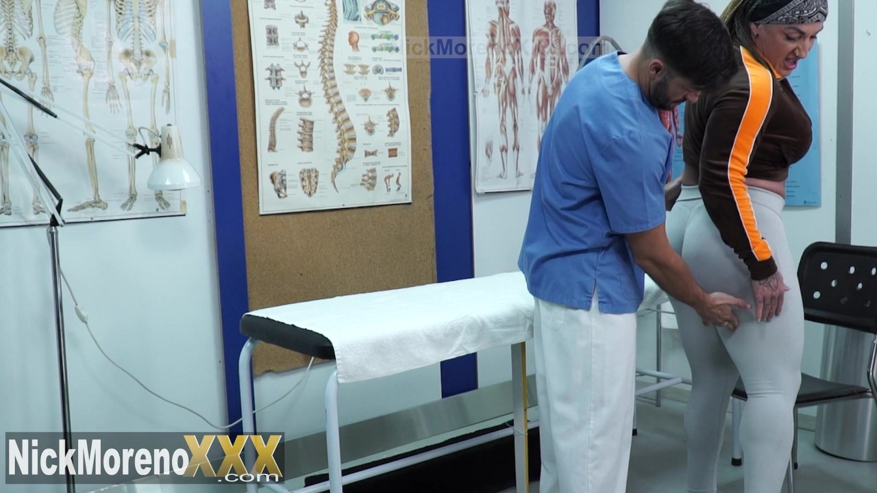 A muscular girl came to the physio today because she wants me to give her a (MASSAGE - ANAL - CUM) - Video di sesso gratis - RedTube