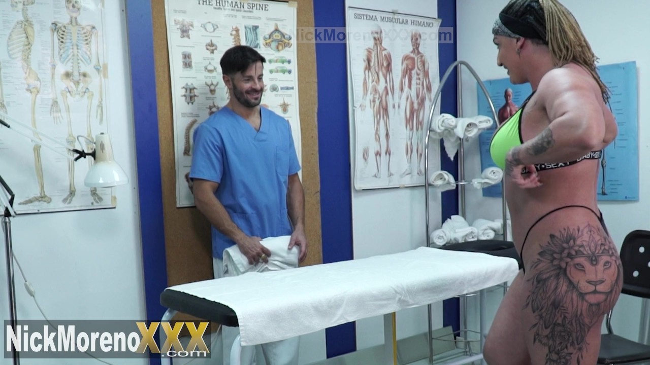 A muscular girl came to the physio today because she wants me to give her a (MASSAGE - ANAL - CUM) - Video di sesso gratis - RedTube