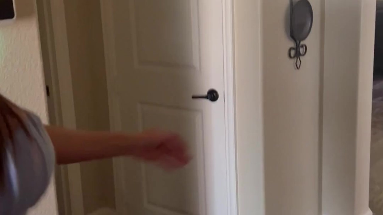 HOT HORNY REALTOR SLUT IS JACKHAMMERED & DEEPTHROATS CLIENT!