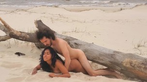 Me cojo a una nativa en playa paradisiaca